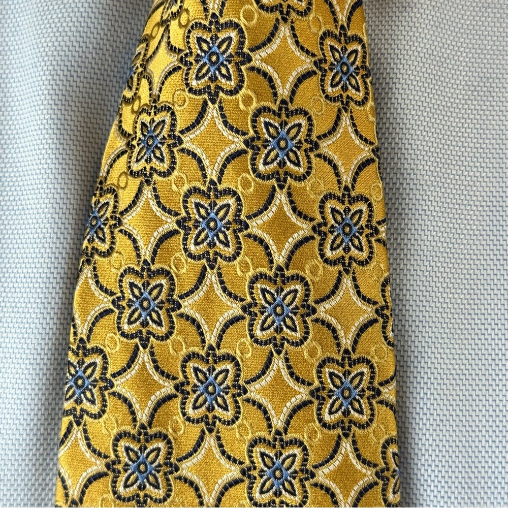 Jos. A. Bank Signature Collection Men’s  Necktie Yellow with Blue Floral Design - Picture 5 of 7